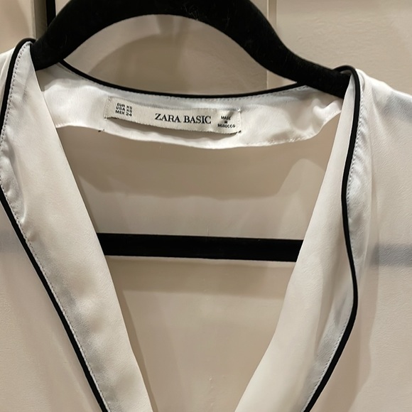 Zara see-through v-neck blouse - Picture 2 of 5